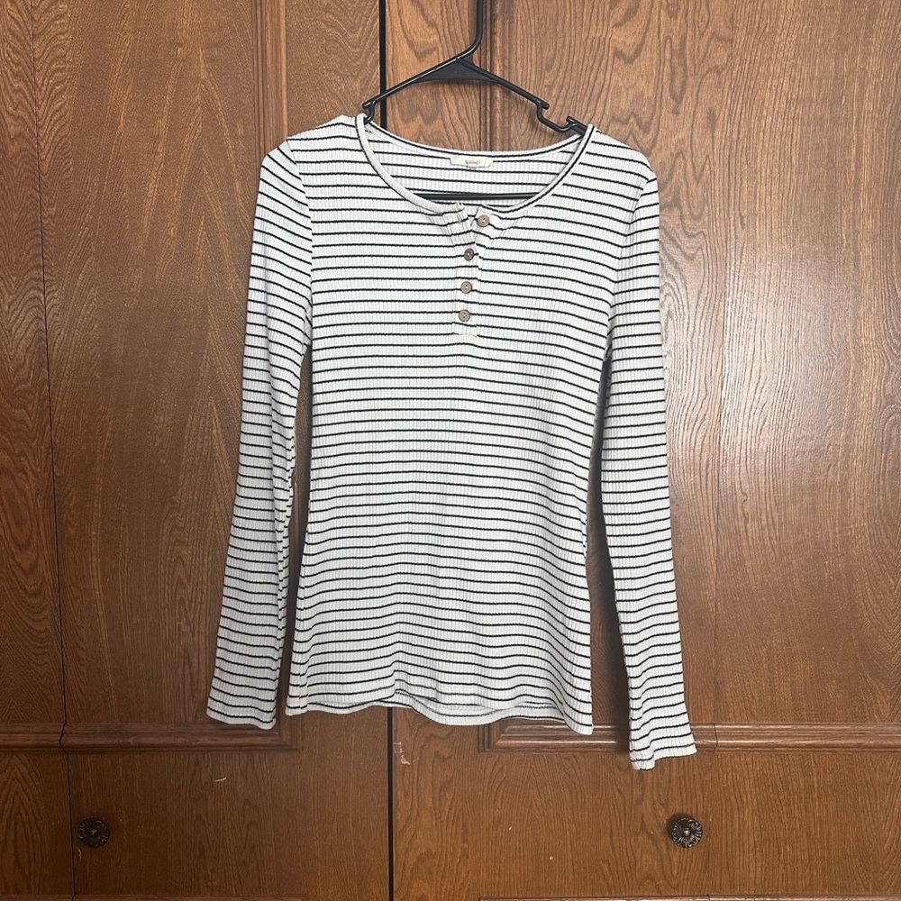 Easel Black and White Striped Long Sleeve Top